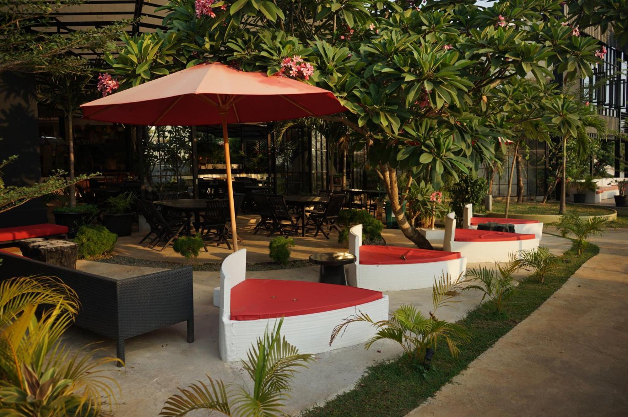 Lucca Resort & Residence Jepara Exterior photo